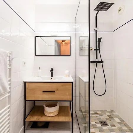 Cosy Au Centre De Μεντόν