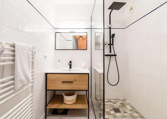 Cosy Au Centre De Μεντόν